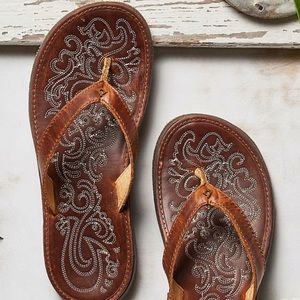 OluKai leather flip flops (Kaula)
